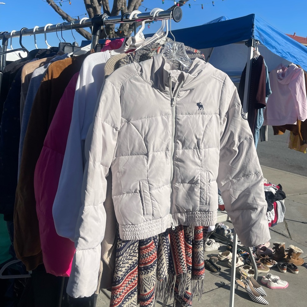 Abercrombie & Fitch Kids Puffer Jacket in Light Gray